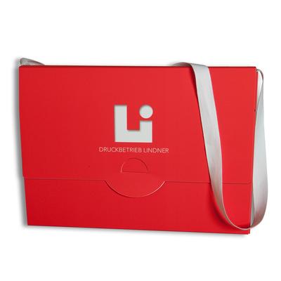 Rote Boxmappe mit weißen Umhängeband